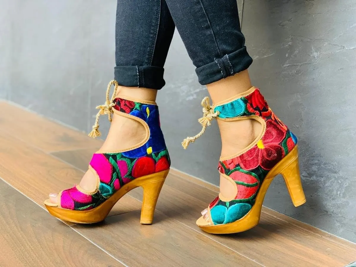 La Santa Art Mx Mexican high Heels. Huaraches Sandalias Mexicanas con Textiles. Mexican textiles. Mexican heels loom. Mexican party's heels (8)