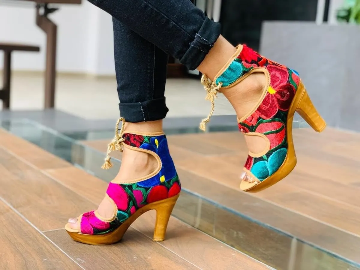 La Santa Art Mx Mexican high Heels. Huaraches Sandalias Mexicanas con Textiles. Mexican textiles. Mexican heels loom. Mexican party's heels (8)