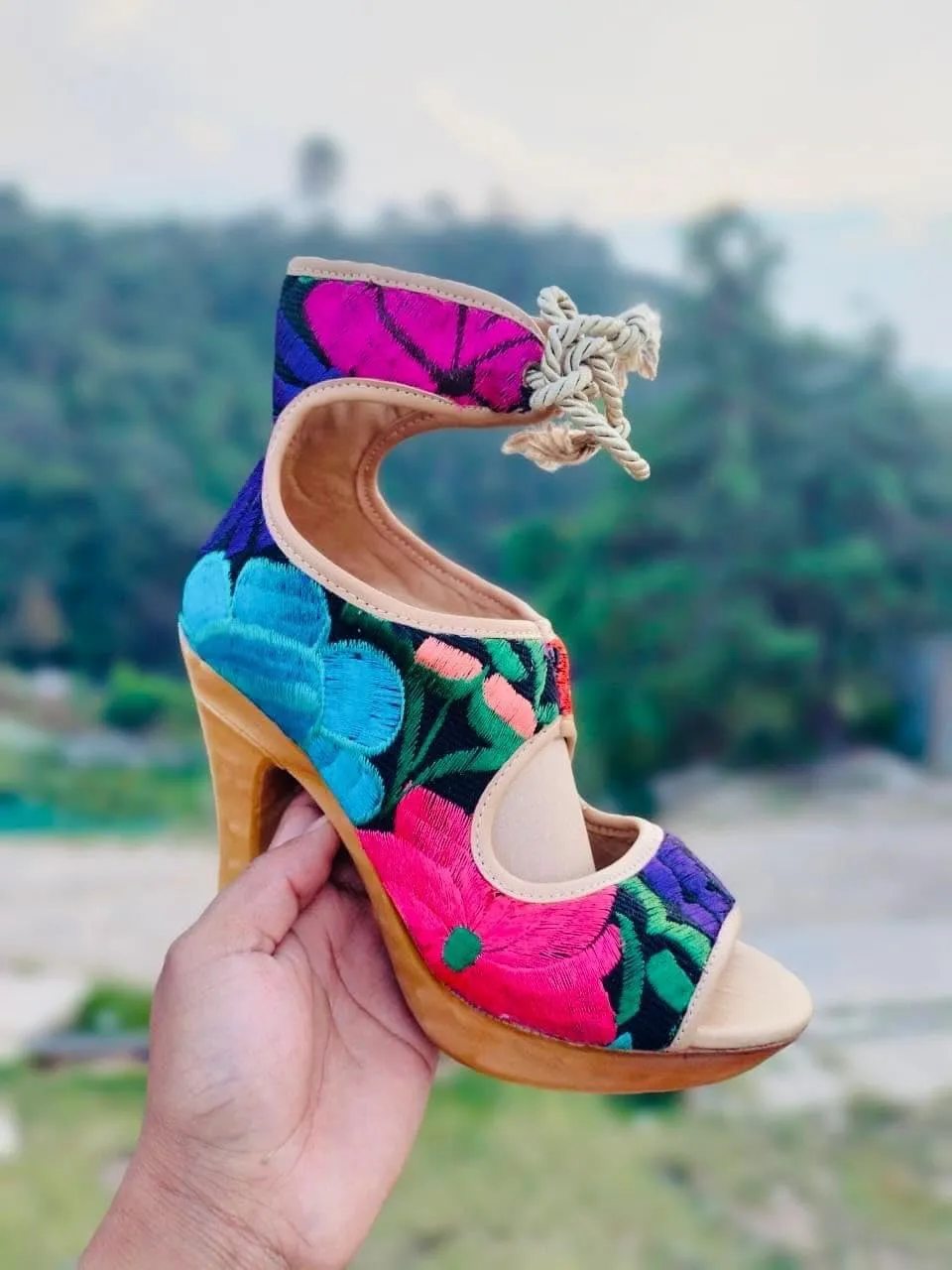 La Santa Art Mx Mexican high Heels. Huaraches Sandalias Mexicanas con Textiles. Mexican textiles. Mexican heels loom. Mexican party's heels (8)