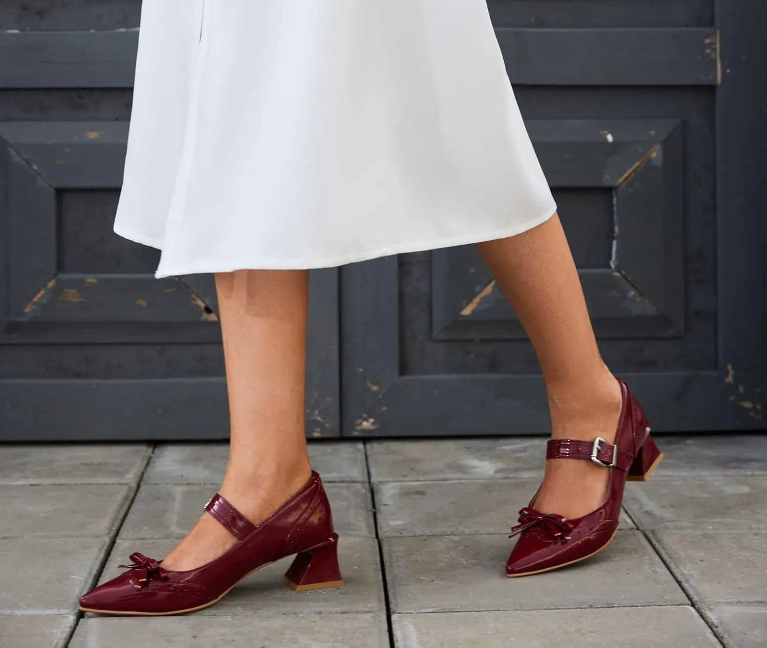 XIEDA Women's Mary Janes Low Chunky Block Heels with Bow Brogue Vintage Pumps Dress Shoes