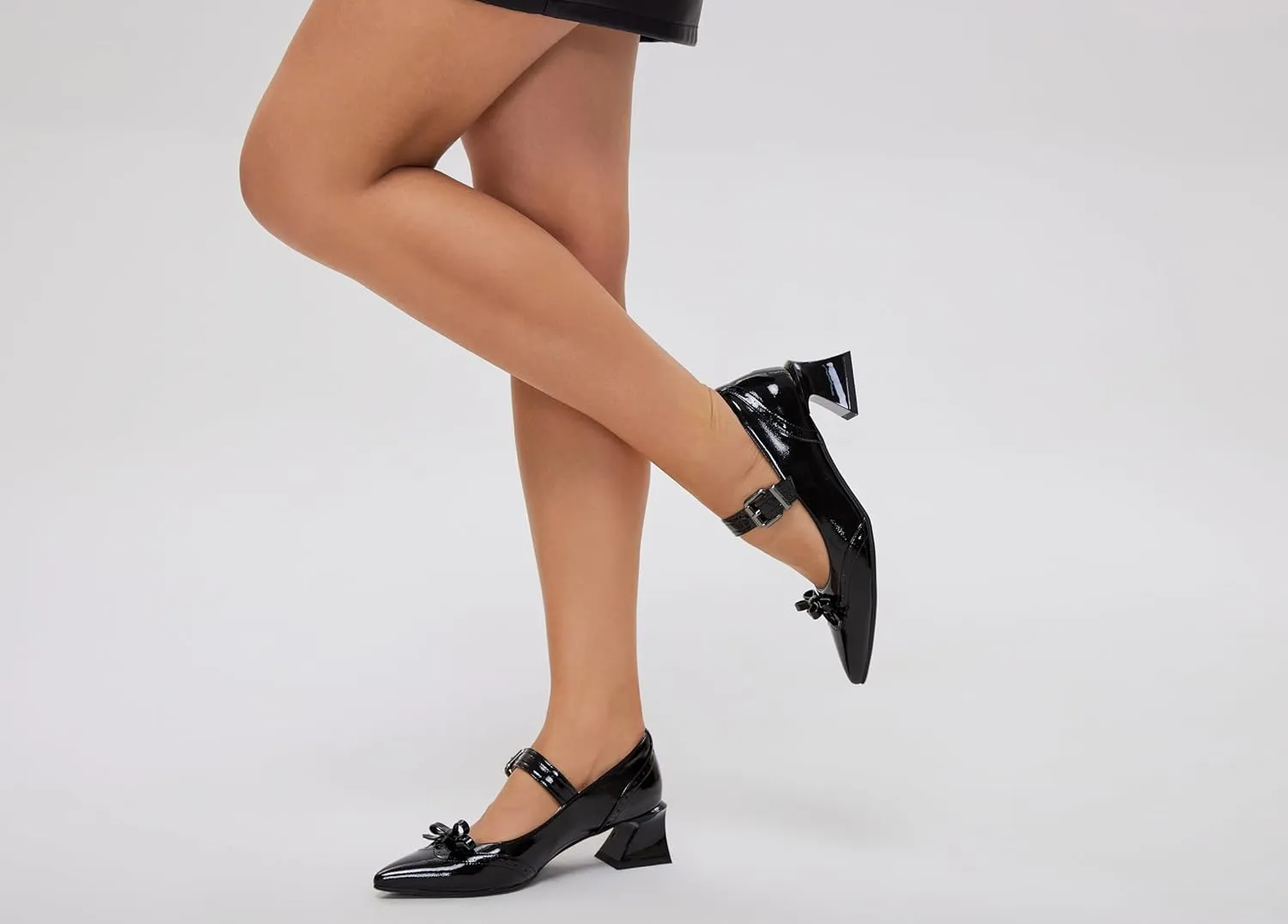 XIEDA Women's Mary Janes Low Chunky Block Heels with Bow Brogue Vintage Pumps Dress Shoes